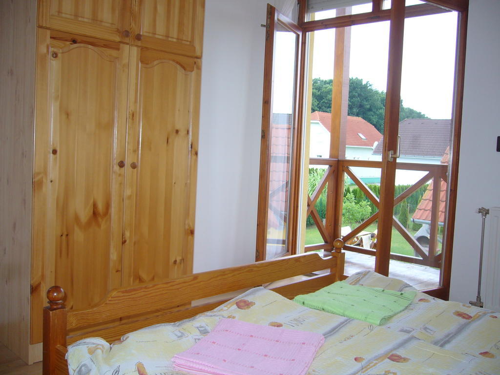 Anna Villa Lenti Bilik gambar